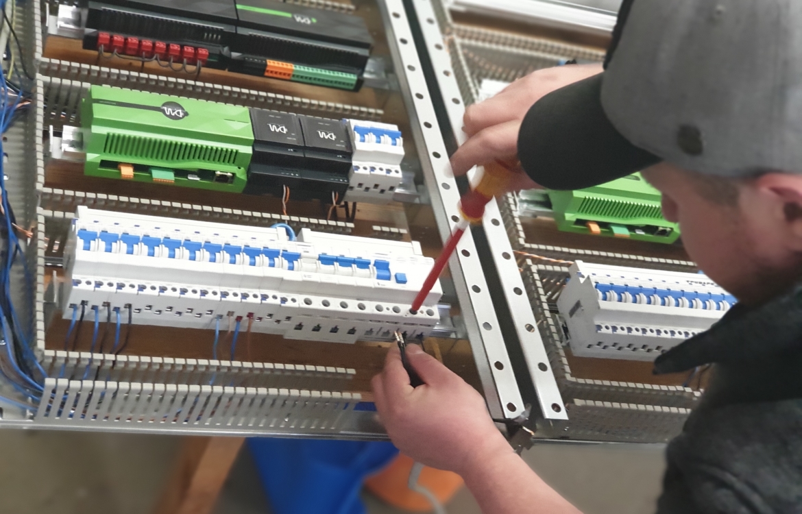 Lehrling für Elektrotechnik